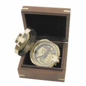Сувенирен компас Sea Club Brunton в дървена кутия